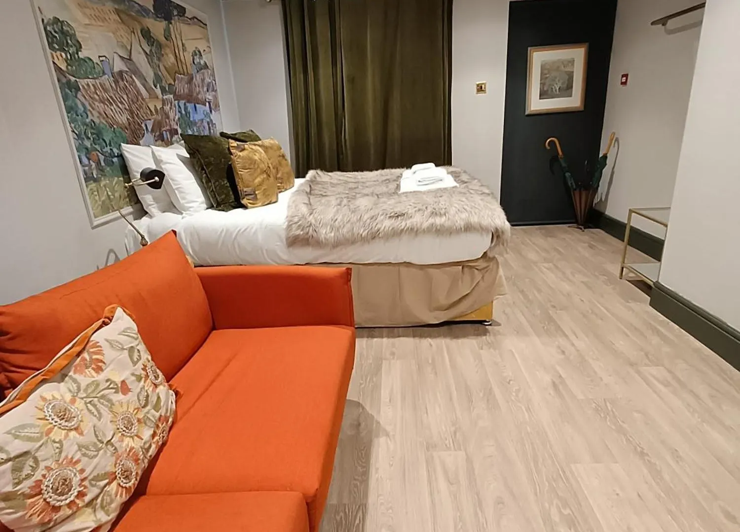 Rooms On The Prom Cheltenham 4*,