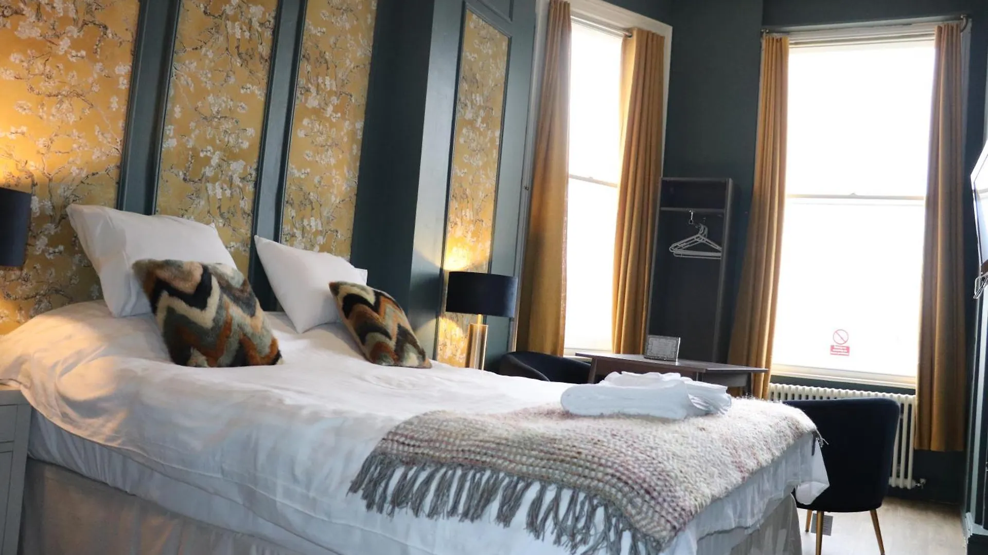 Hotel Rooms On The Prom Cheltenham