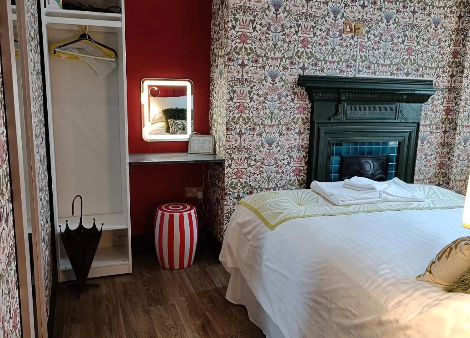 Rooms On The Prom Cheltenham 4*,