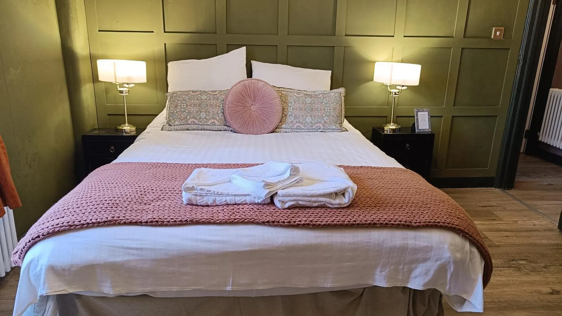 Rooms On The Prom Cheltenham 4*,