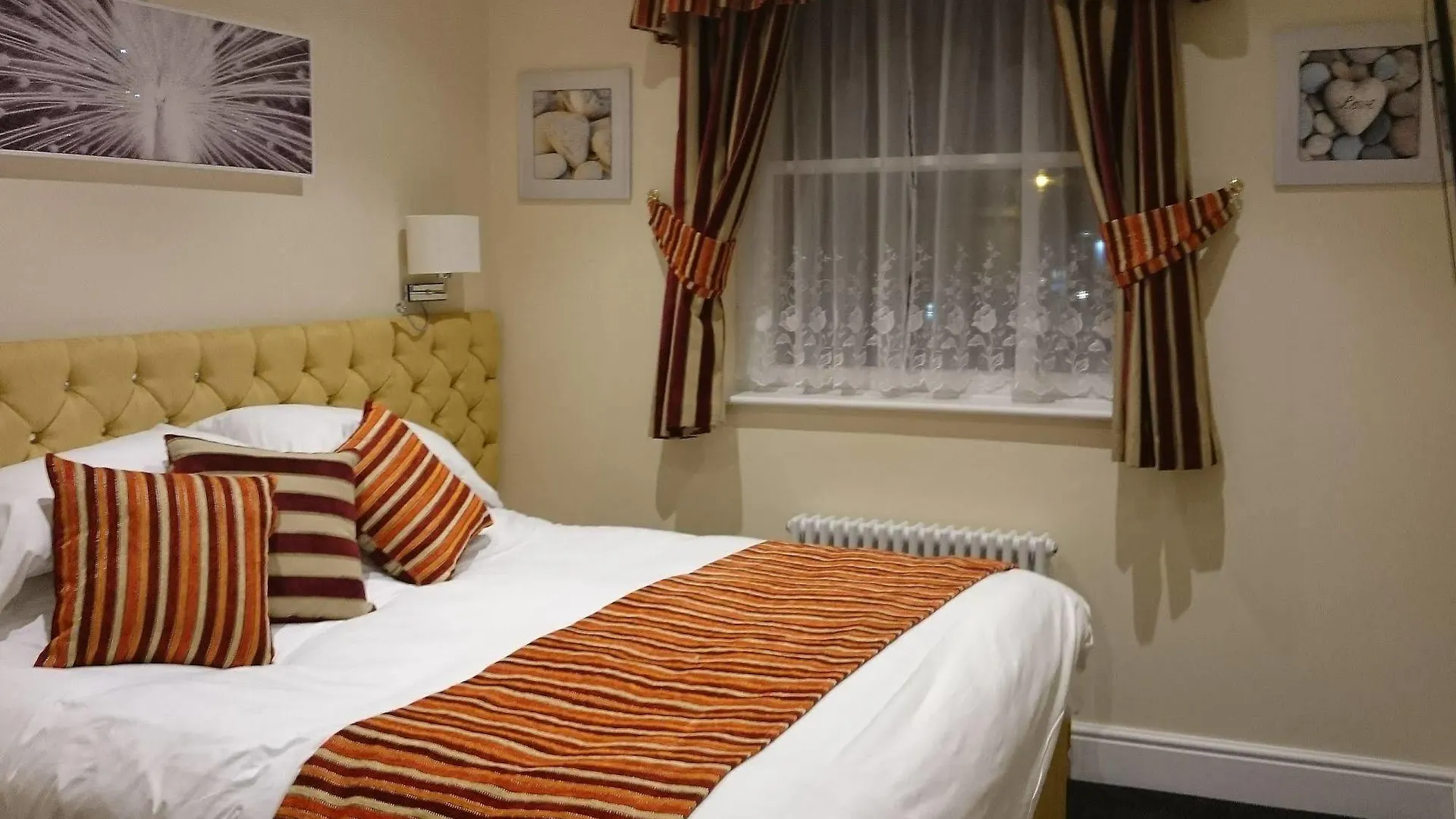 Rooms On The Prom Cheltenham 4*,
